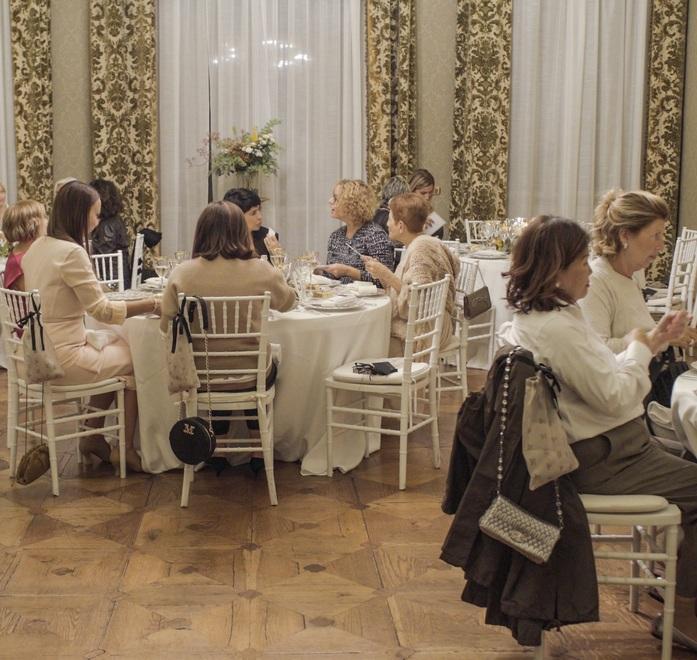 Full immersion nei luoghi negli abiti e nella passione della maison Max Mara 