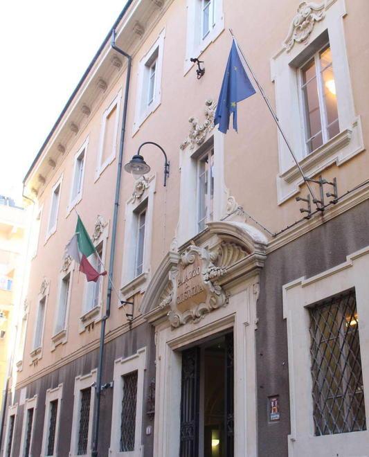 Poliziotti aggrediti in servizio, la procura contro la scarcerazione 