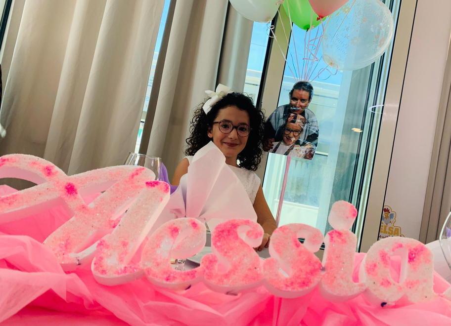 La festa per la prima comunione di Alessia alla Gelsa di Galleno: babbo, mamma e gli amici hanno fatto il possibile, come sempre succede, per renderlo un giorno davvero indimenticabile. Un gesto di generosità, quello della bambina, condiviso anche dai genitori della piccola che è seguita dall’ospedale pediatrico Meyer di Firenze per un problema di salute