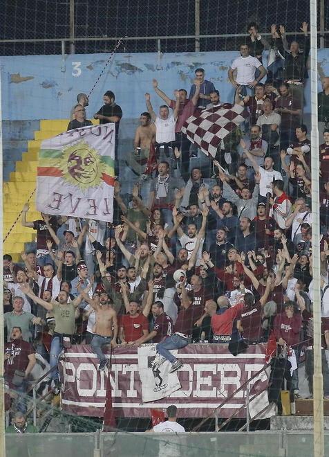 6 - Dal tifo organizzato e da tutta la città la spinta decisiva 