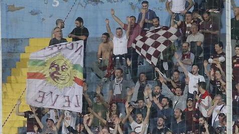 6 - Dal tifo organizzato e da tutta la città la spinta decisiva