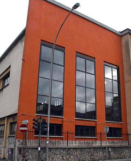 Palestra inaugurata a gennaio, ma già chiusa per i calcinacci 