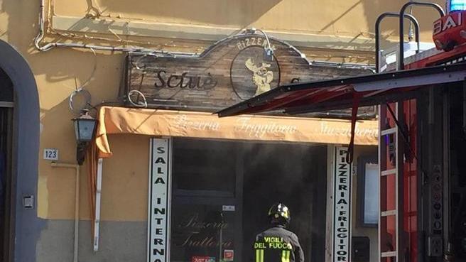 Fiamme nella pizzeria