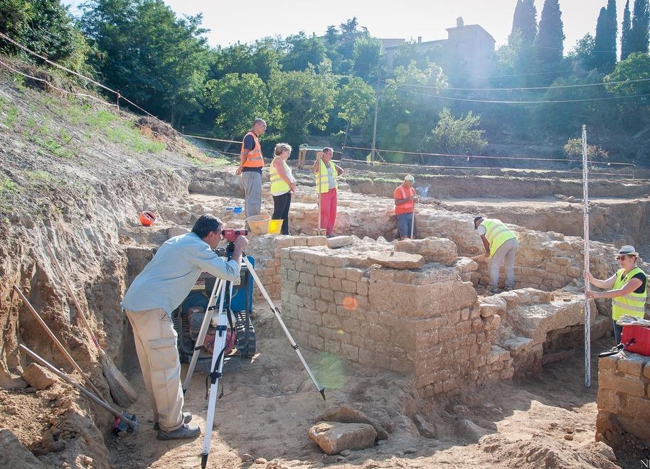 Tour nell’anfiteatro romano via alle visite gratis agli scavi 