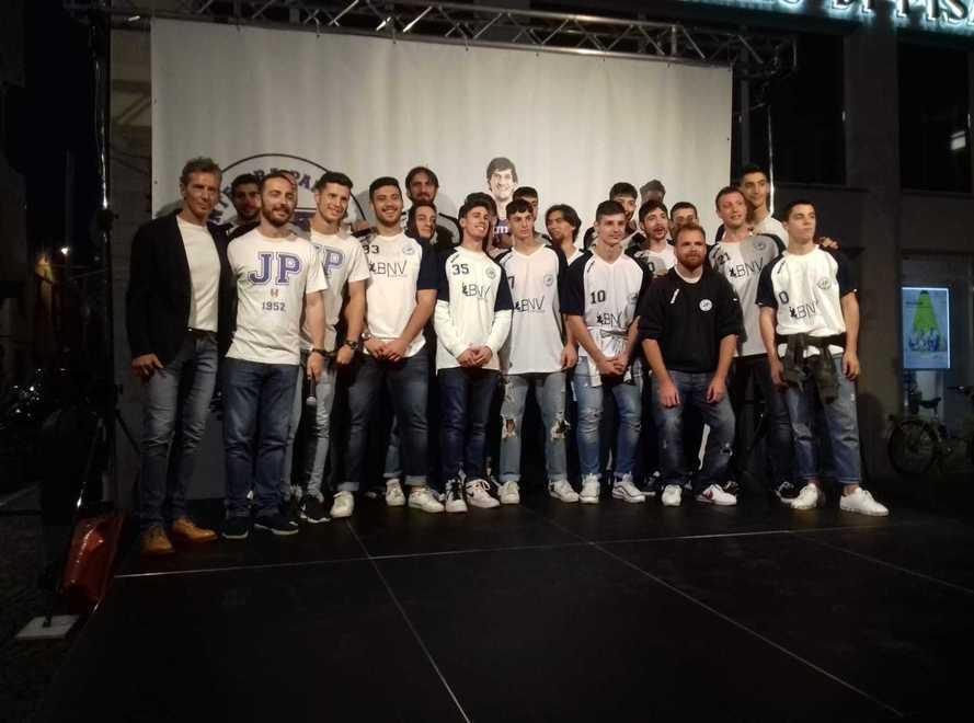 Entusiasmo per la Juve Bnv che si presenta in piazza 