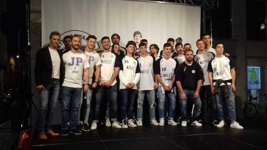 Entusiasmo per la Juve Bnv che si presenta in piazza