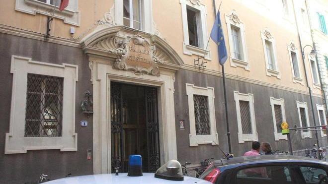 Anche due funzionari di banca nei guai