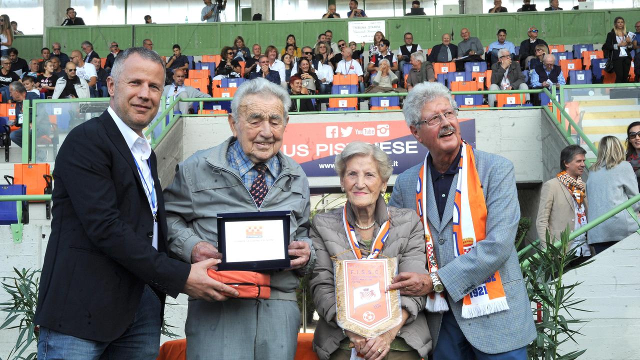 La premiazione dei coniugi Bartolini allo stadio Melani