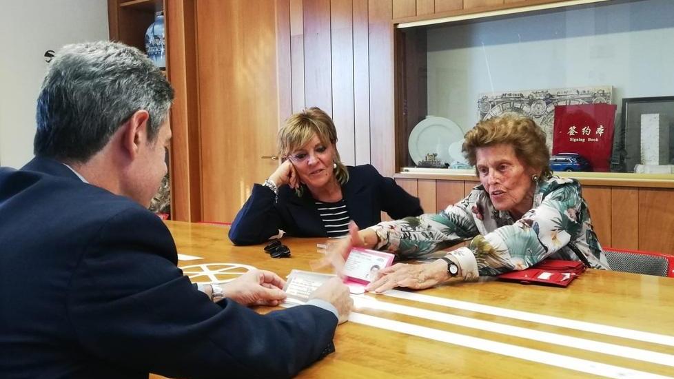 Maria Graziani con il sindaco di Carrara