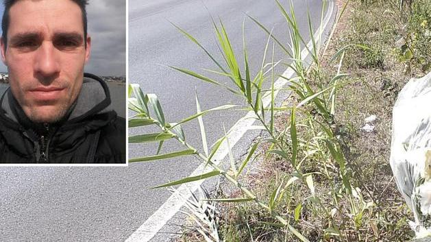 Maurizio Cammillini e il punto in cui è finito in scooter contro un palo in via Pietrasantina <QM>(foto Muzzi)