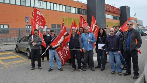 Un’ora di sciopero unitario a difesa dell’articolo 18