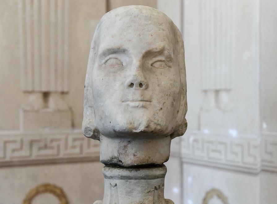 La preziosa testa sarà esposta a Villa Reale fino al 31 ottobre 