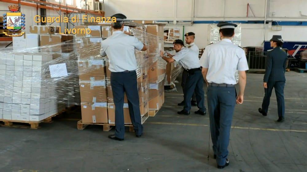 Maxi-sequestro in Porto da 1 milione e 170 mila euro per falsi Made in Italy