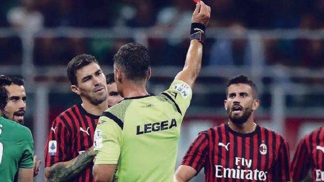 Dischetto facile, gli arbitri non perdonano: penalty in crescita del 30% per i falli di mano