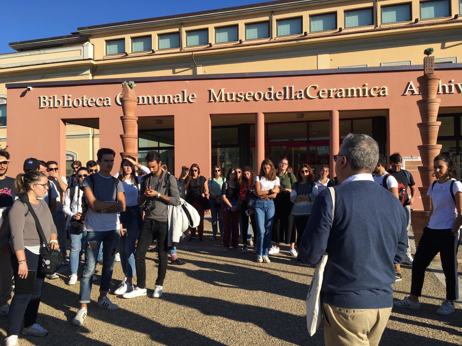 Gli studenti della Scuola di Architettura di Firenze che lavoreranno al corso di Laboratorio  di Progettazione dell’Architettura III su Montelupo Fiorentino durante alcuni sopralluoghi