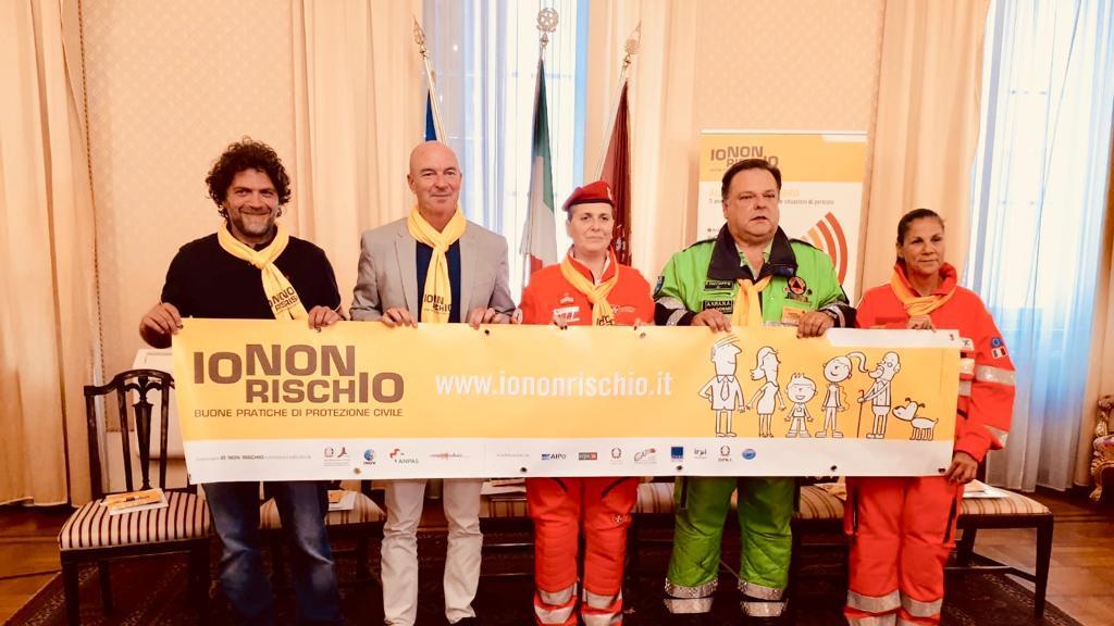Volontari in piazza Grande per "Io non rischio"