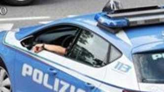 Armato di piccone cerca di entrare in un fondo abbandonato