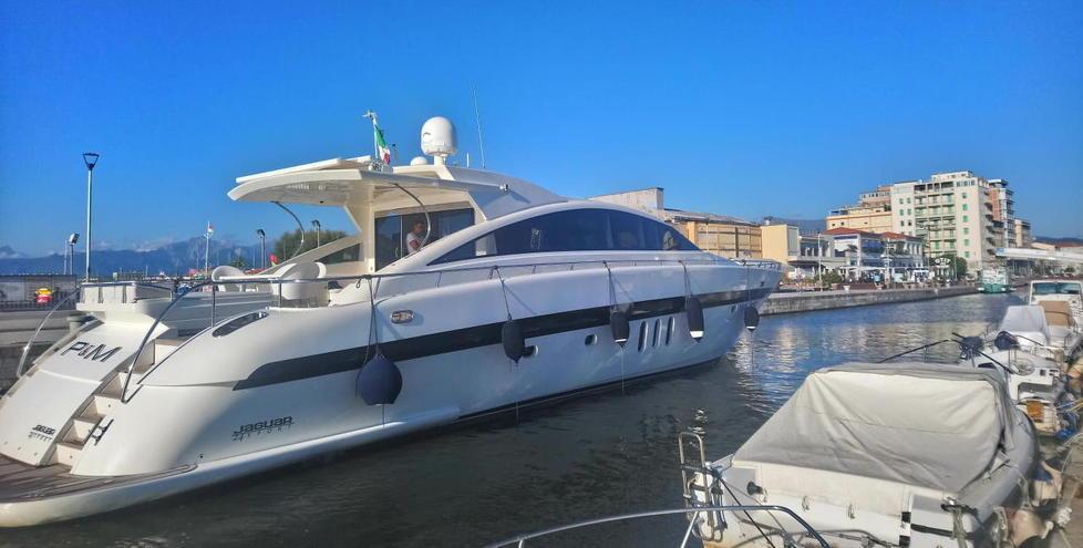Yacht bloccati nel Burlamacca per disservizi alla passerella 