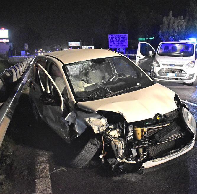 Tragico scontro sulla Statale Fiorentina donna muore in auto accanto al marito 