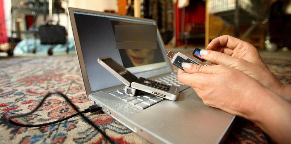 Si conoscono in chat ora lei lo accusa di stalking: arrestato