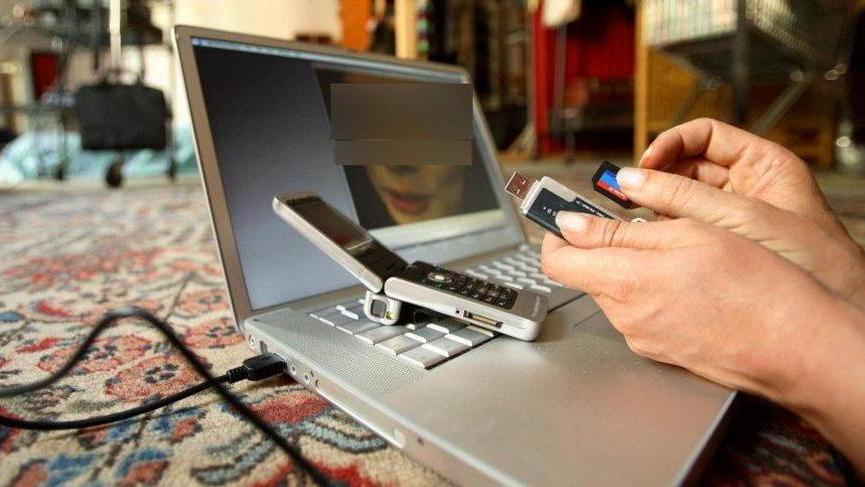 Si conoscono in chat ora lei lo accusa di stalking: arrestato