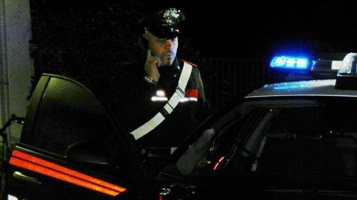 Sorpresi a rubare il gasolio dal serbatoio di un camion