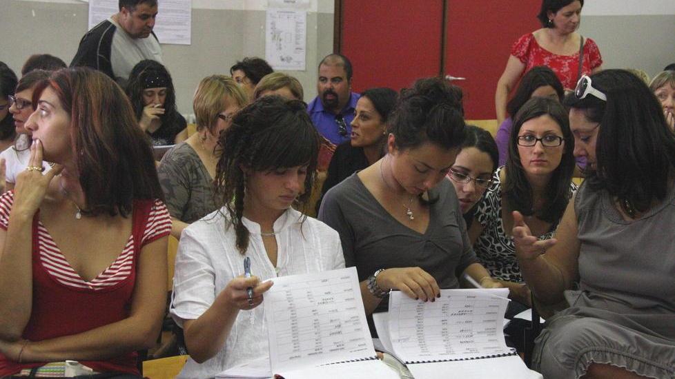 Cento insegnanti restano senza stipendio per i ritardi nelle registrazioni dei contratti