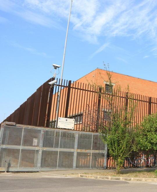 Due agenti penitenziari feriti da alcuni detenuti