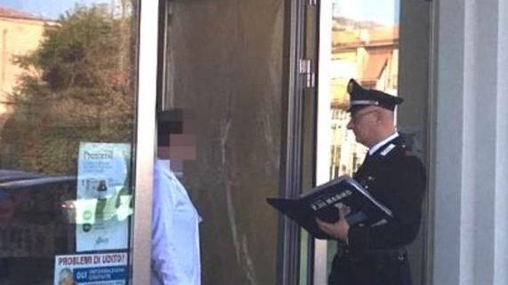 Assalto a quattro negozi del centro commerciale Caccia ai ladri in fuga