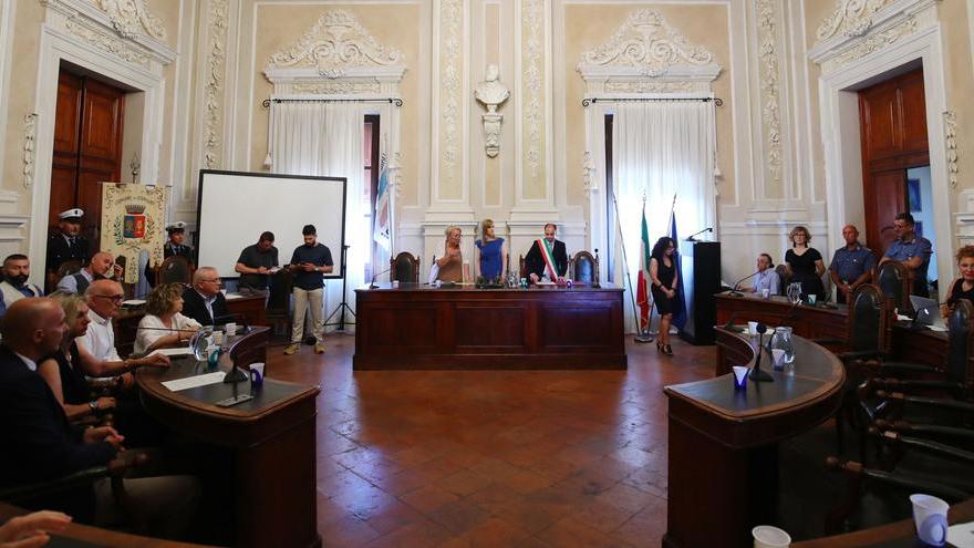 Pagnoni irrompe in assemblea I sindacati: «È contro la legge»