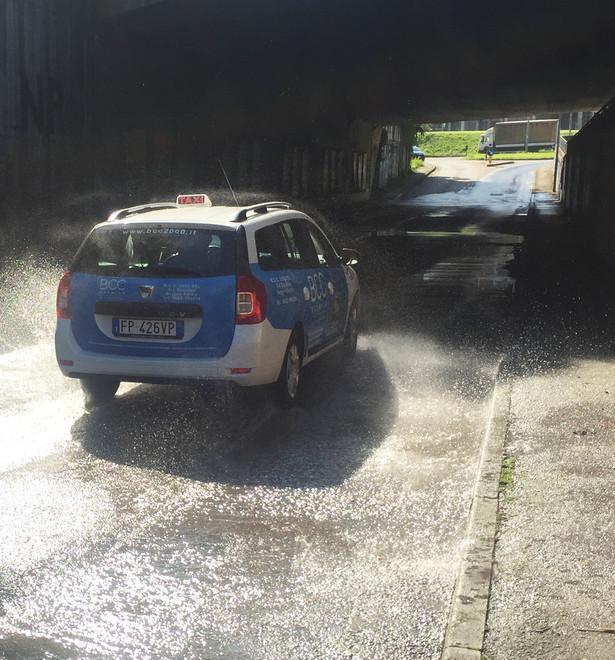Sottopasso di nuovo allagato Il transito chiuso per un’ora 