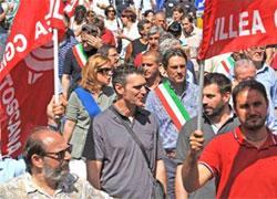 Lavoratori in piazza a Massa, no ai licenziamenti facili 