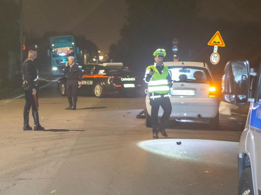 Carpi, incidente mortale: podista muore travolto da due auto 