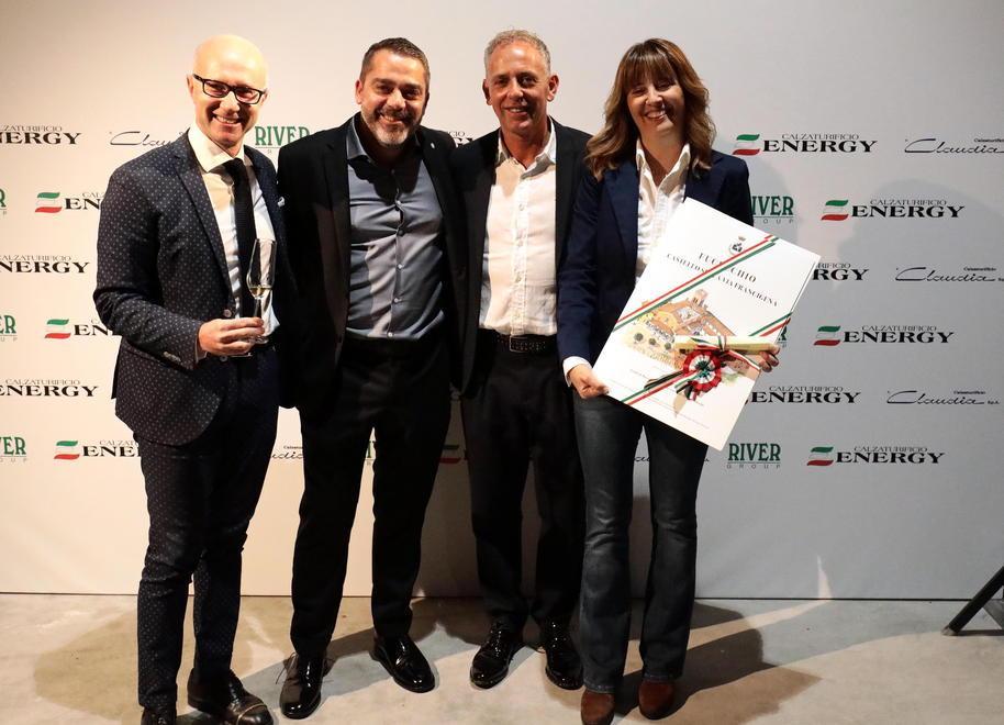 Da sneaker e scarpe di lusso nuovi posti di lavoro 