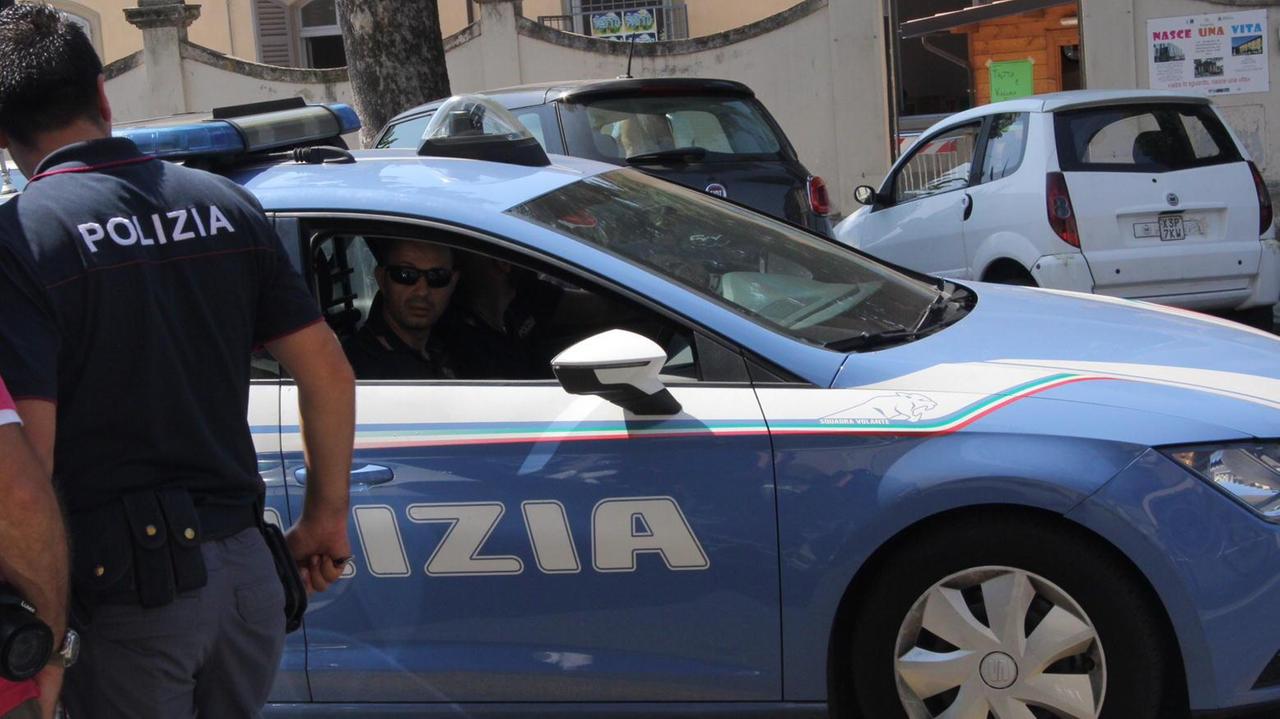 Una volante della polizia (foto d'archivio)