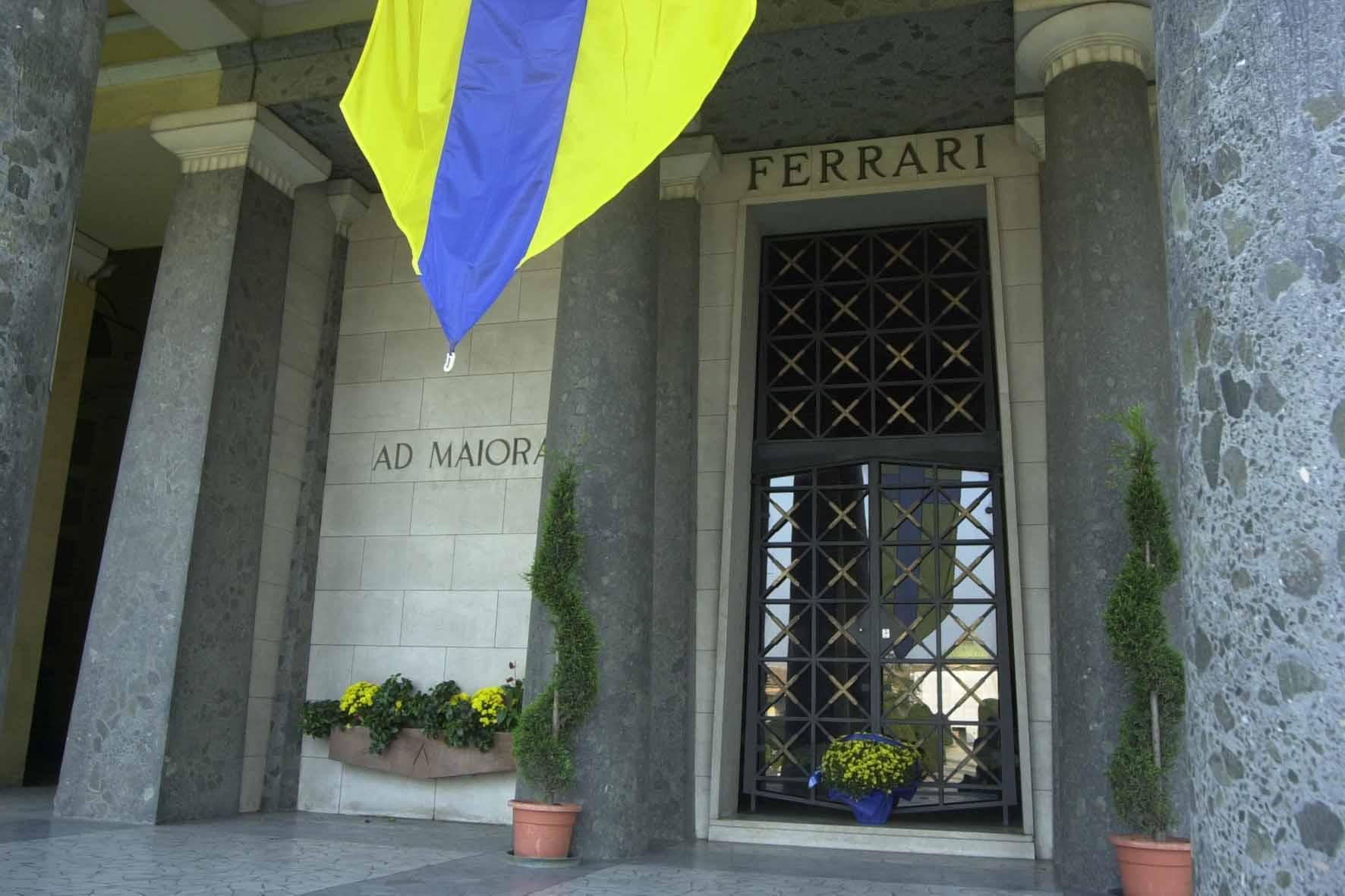 Progettarono di rapire le salme di Ferrari e Pavarotti: condanne confermate