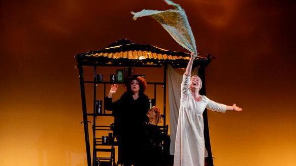 Stagione teatrale all’insegna dei classici e della comicità