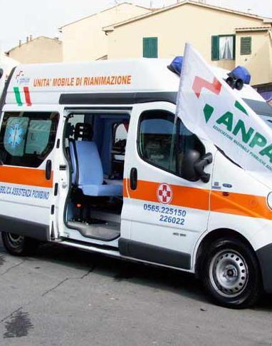 Muore in spiaggia a Baratti dopo un malore in mare