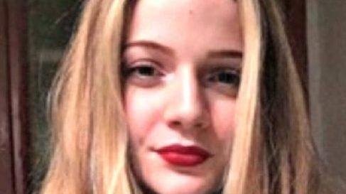 Alessia e l’amore per la mamma: si tatua il nome “Roberta”