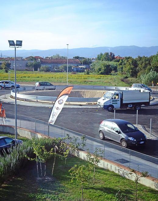 Terminati i lavori della nuova rotonda tra le vie Firenze e Larga 