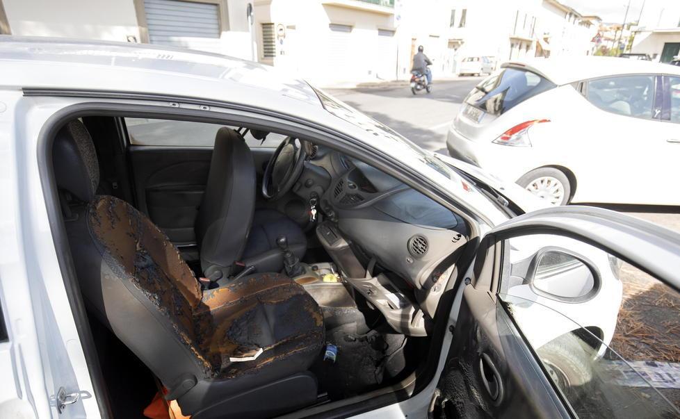 Incendiata una Twingo nella notte di mercoledì Indagano i carabinieri 