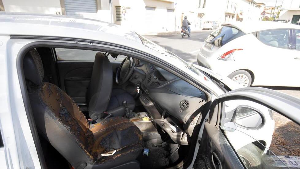Incendiata una Twingo nella notte di mercoledì Indagano i carabinieri