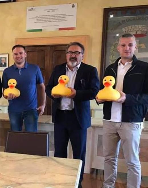 Tremila paperelle in gara si sfidano nel Panaro per aiutare gli studenti