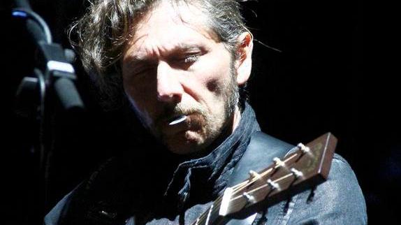Il silenzio del cantautore Ciccarelli al Korova solo chitarra e voce