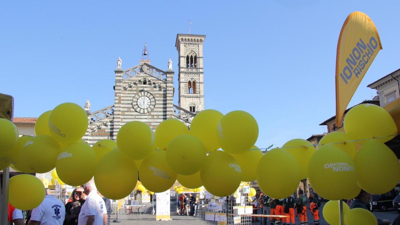 Palloncini gialli per la campagna "Io non rischio" del 2017