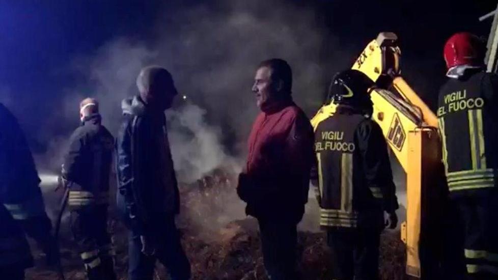 Letame in fiamme a Porcari: tre incendi in meno di 24 ore
