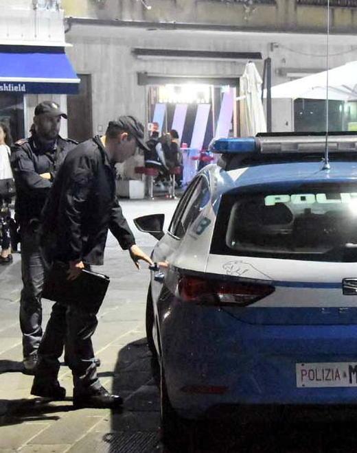 Aveva con sé un coltello e 40 grammi di hashish: denunciato dalla polizia