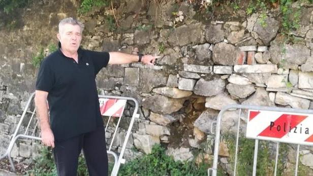 «Villa Quaglino, il muro sta cedendo» Paura in via Carriona