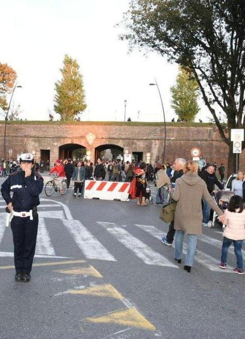 Auto e pedoni: come accedere dalle porte