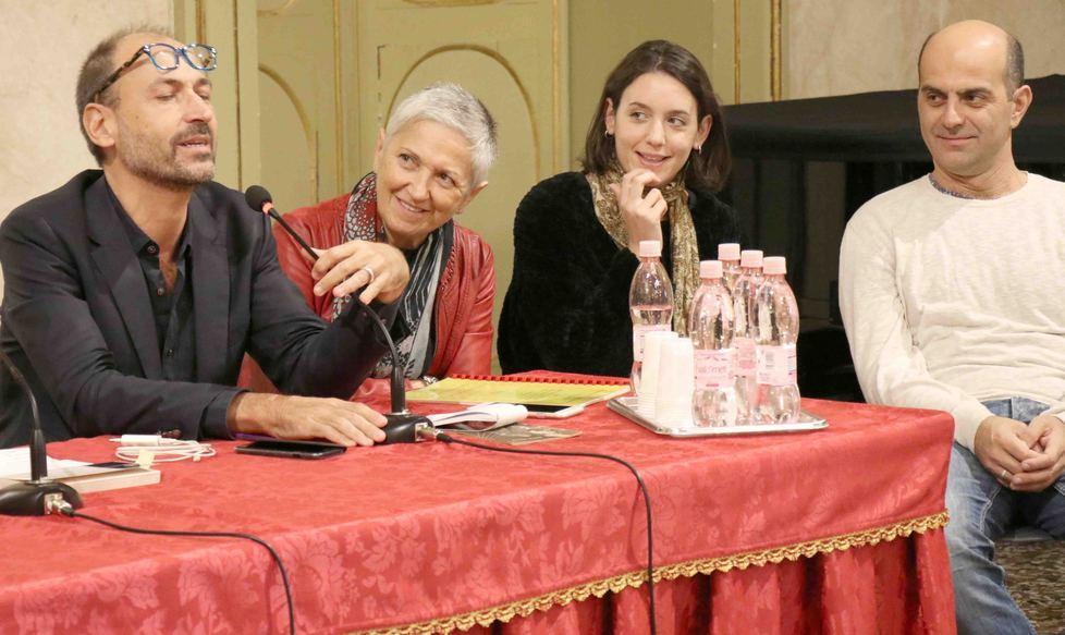 Il tempo passa, la guerra no Applausi per la Paiato Oggi e domani si replica